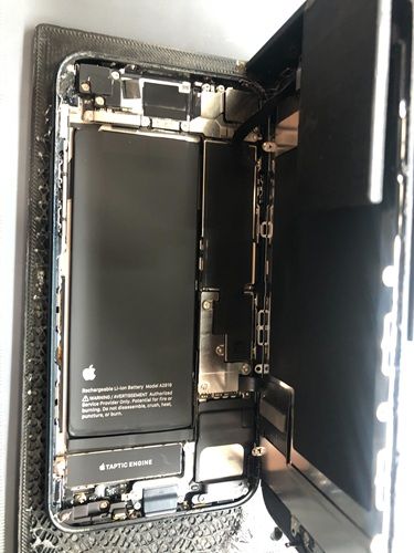 iPhone8 64G スペースグレイ　本体 ※1度バッテリー交換してます。 豊川市でiPhone8のバッテリー交換】電池の減りが早い症状も即日対応